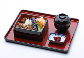 Grilled Boneless Short Rib Over Rice (1,300 yen)